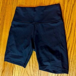 Wunder Under 8" train short